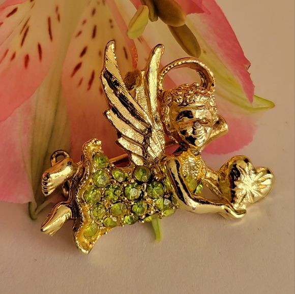 Vintage angel pin with green crystals gold tone metal cherub brooch halo - Picture 1 of 5